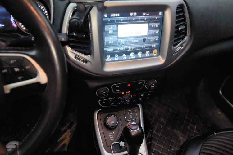 Used Jeep Compass 2017 200T Automatic Family Enjoyment Four-Wheel Drive Edition Audio And AC Panel