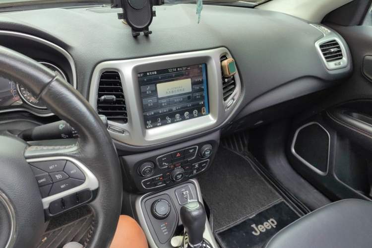 Used Jeep Compass 2017 200T Automatic Family Enjoyment Four-Wheel Drive Edition Audio And AC Panel