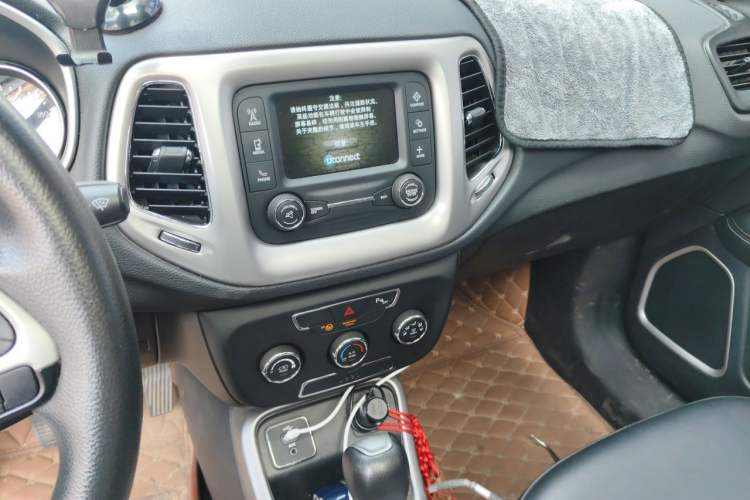Used Jeep Compass 2017 200T Automatic Enjoyment Version Audio And AC Panel