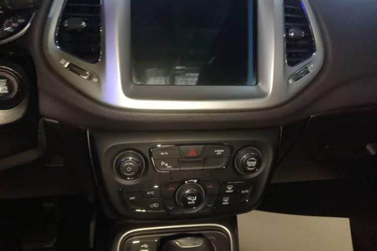 Used Jeep Compass 2017 200T Automatic Family Edition Audio And AC Panel