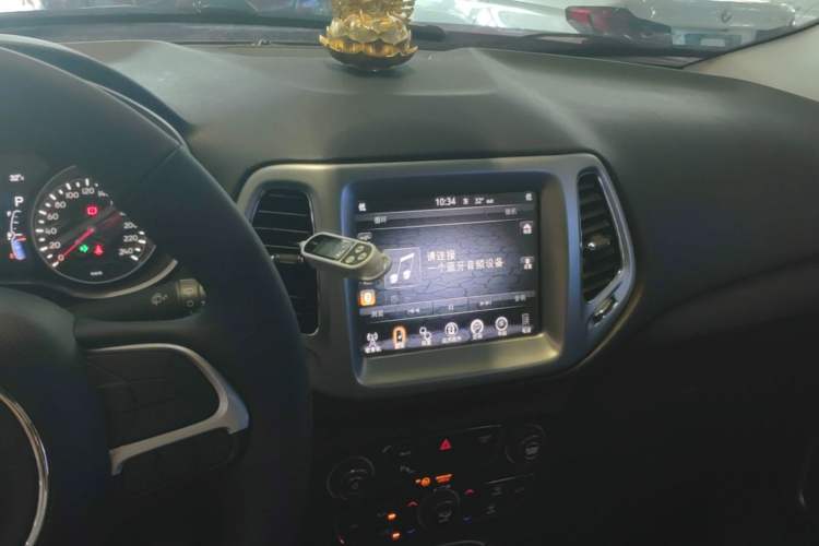 Used Jeep Compass 2017 200T Automatic Family Edition Audio And AC Panel