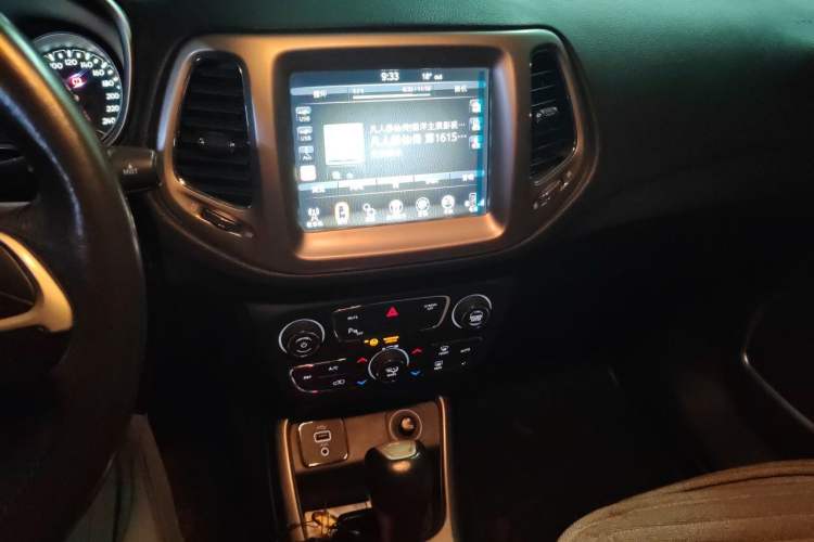 Used Jeep Compass 2017 200T Automatic Family Edition Audio And AC Panel