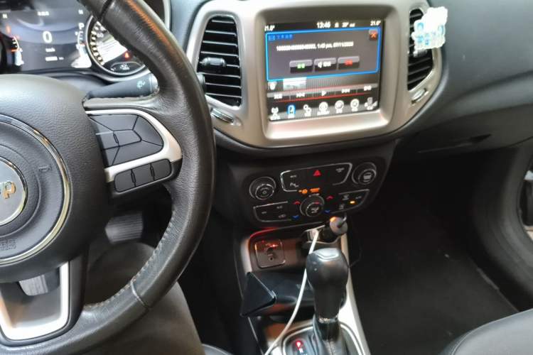 Used Jeep Compass 2017 200T Automatic Family Edition Audio And AC Panel
