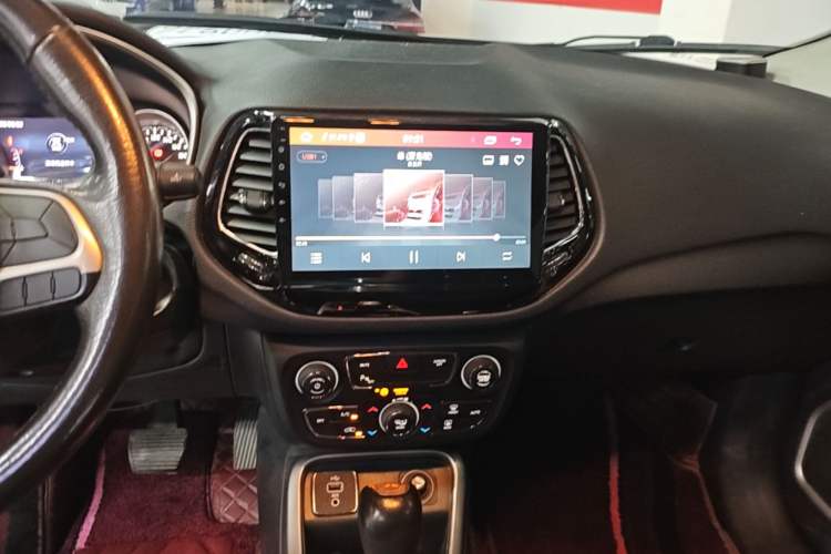 Used Jeep Compass 2017 200T Automatic Family Edition Audio And AC Panel