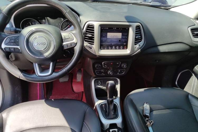 Used Jeep Compass 2017 200T Automatic Family Edition Audio And AC Panel