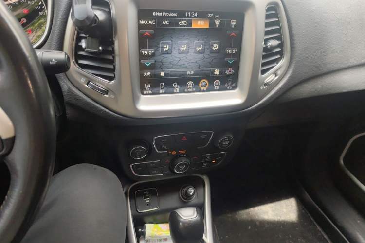 Used Jeep Compass 2017 200T Automatic Family Edition Audio And AC Panel