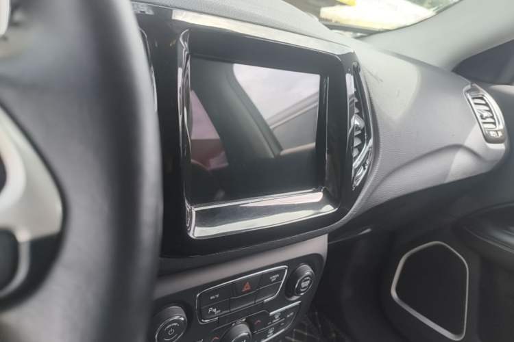 Used Jeep Compass 2017 200T Automatic Family Edition Audio And AC Panel