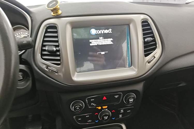 Used Jeep Compass 2017 200T Automatic Family Edition Audio And AC Panel