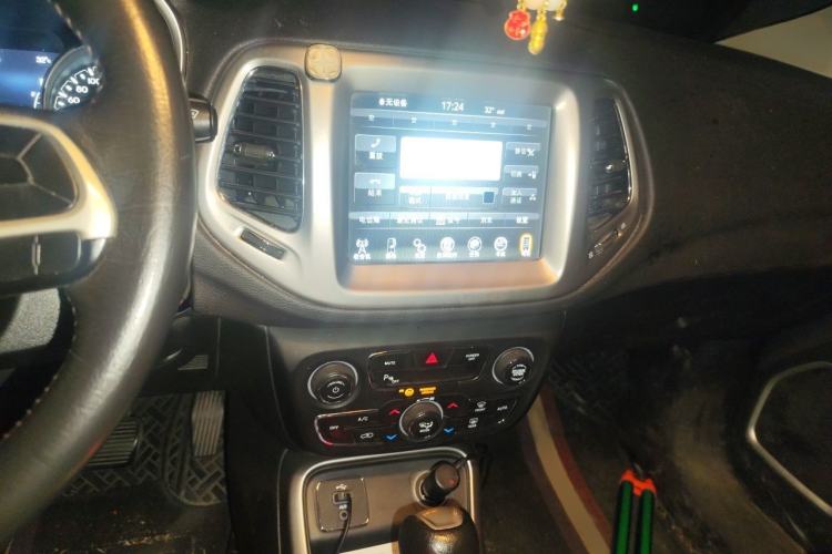 Used Jeep Compass 2017 200T Automatic Family Edition Audio And AC Panel