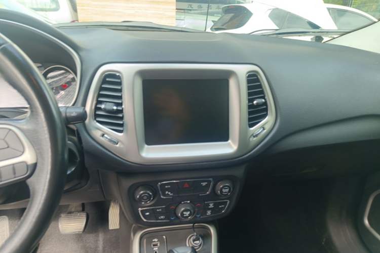 Used Jeep Compass 2017 200T Automatic Family Edition Audio And AC Panel