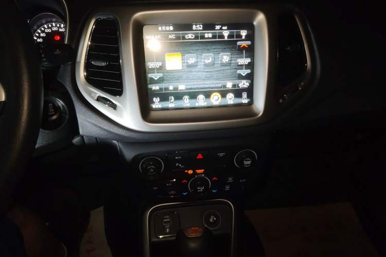 Used Jeep Compass 2017 200T Automatic Family Edition Audio And AC Panel