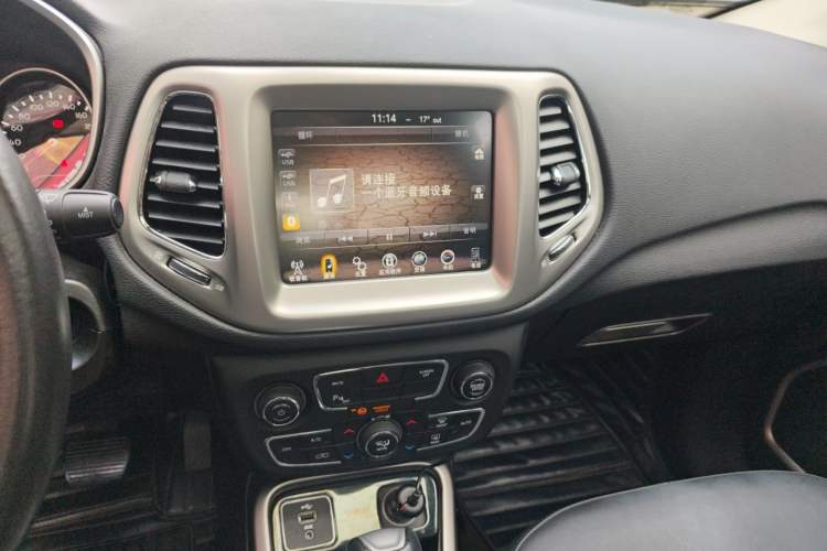 Used Jeep Compass 2017 200T Automatic Family Edition Audio And AC Panel