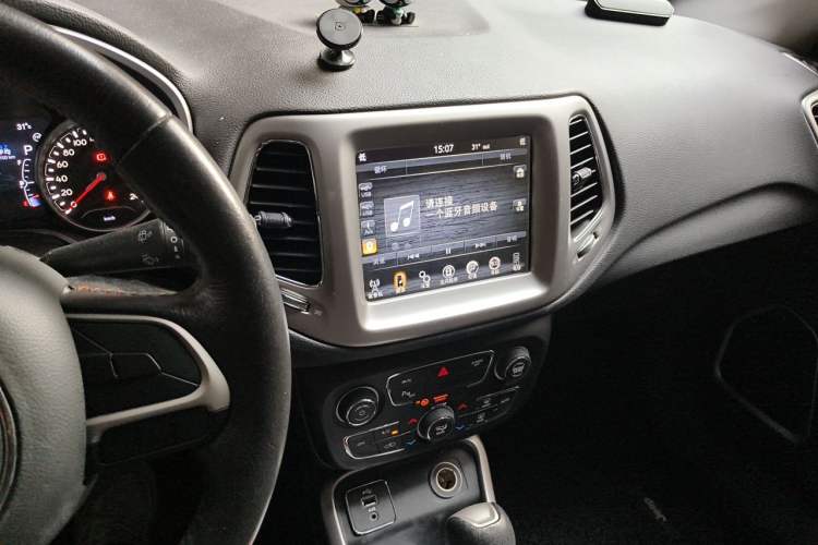 Used Jeep Compass 2017 200T Automatic Family Edition Audio And AC Panel