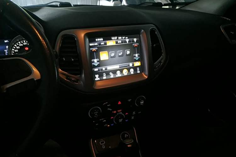 Used Jeep Compass 2017 200T Automatic Family Edition Audio And AC Panel