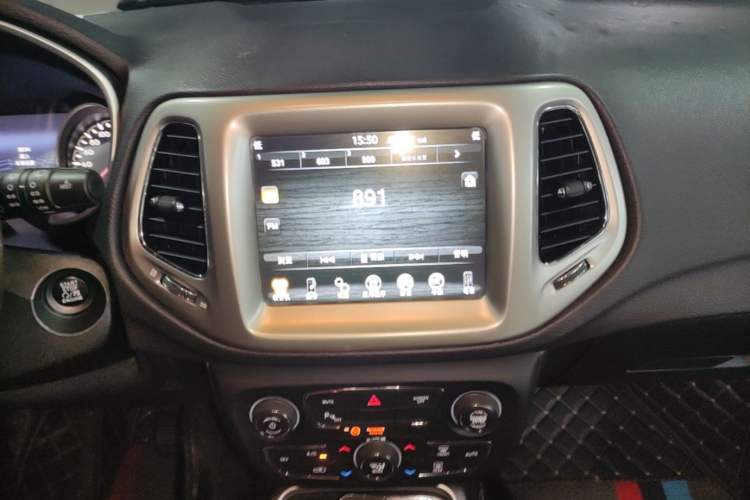 Used Jeep Compass 2017 200T Automatic Family Edition Audio And AC Panel