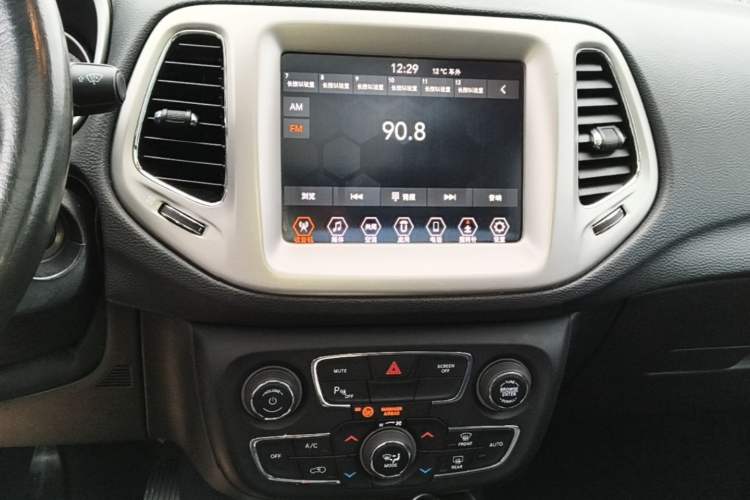 Used Jeep Compass 2017 200T Automatic Family Edition Audio And AC Panel