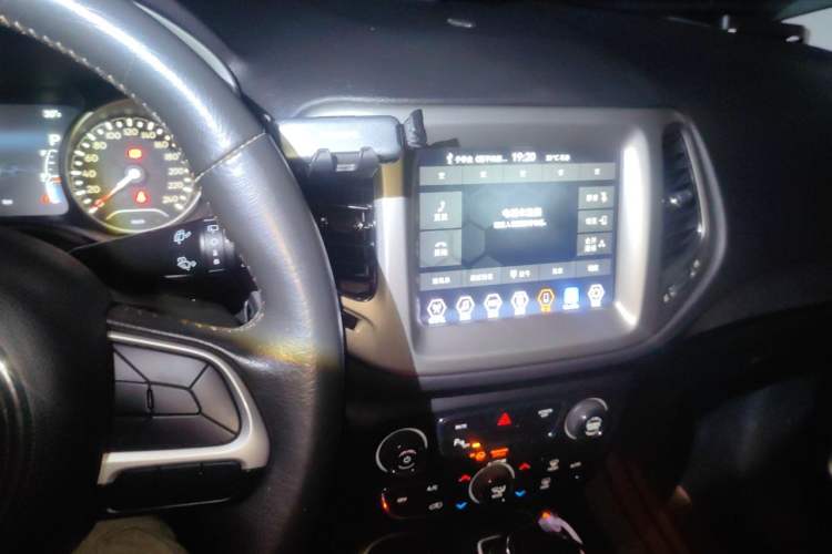Used Jeep Compass 2017 200T Automatic Family Edition Audio And AC Panel