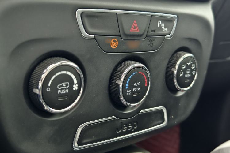 Used Jeep Compass 2017 200T Automatic Enjoyment Version Audio And AC Panel