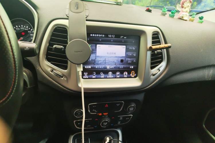 Used Jeep Compass 2017 200T Automatic Family Edition Audio And AC Panel