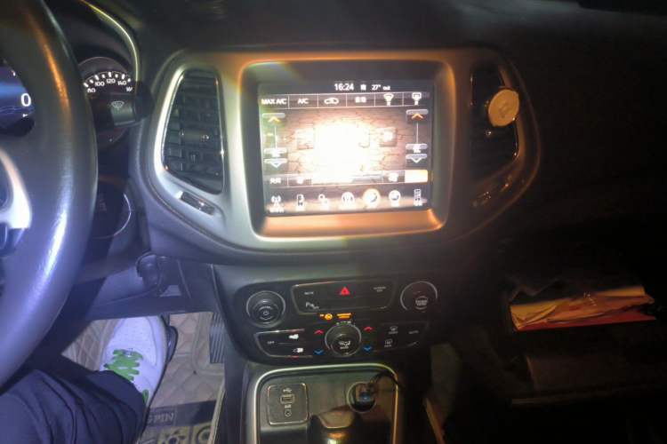 Used Jeep Compass 2017 200T Automatic Family Edition Audio And AC Panel