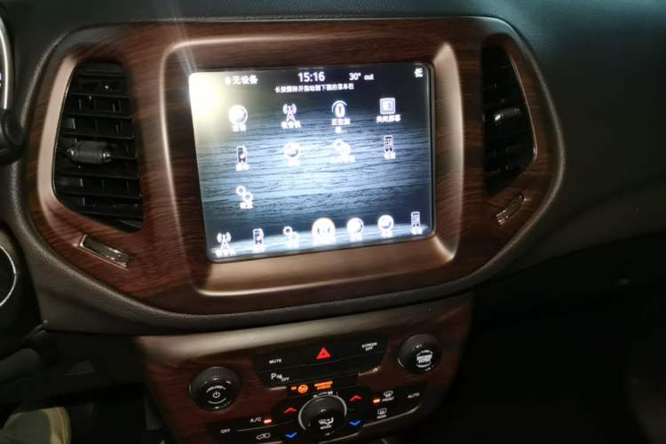 Used Jeep Compass 2017 200T Automatic Family Edition Audio And AC Panel