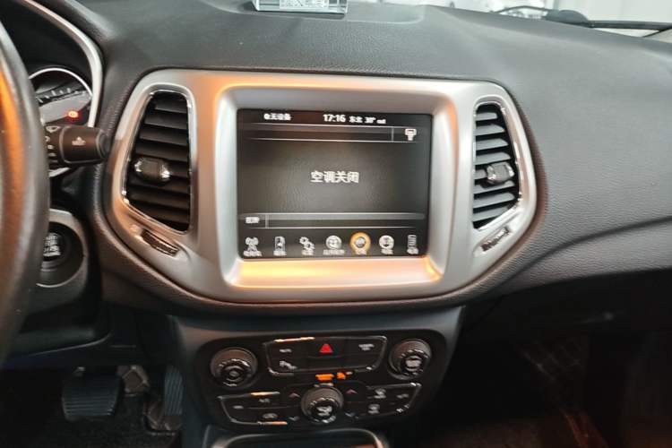 Used Jeep Compass 2017 200T Automatic Family Edition Audio And AC Panel