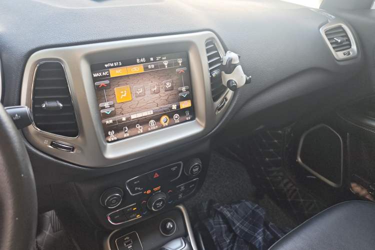 Used Jeep Compass 2017 200T Automatic Family Edition Audio And AC Panel