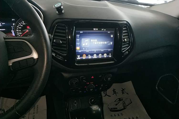 Used Jeep Compass 2017 200T Automatic Prestige Edition Audio And AC Panel
