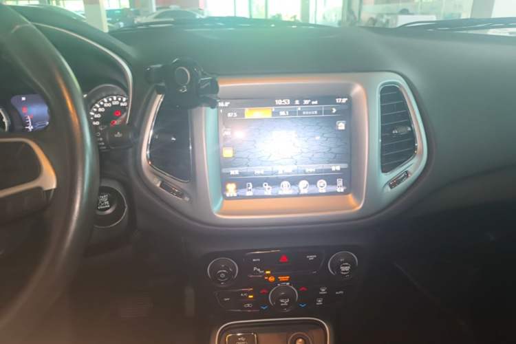 Used Jeep Compass 2017 200T Automatic Family Edition Audio And AC Panel
