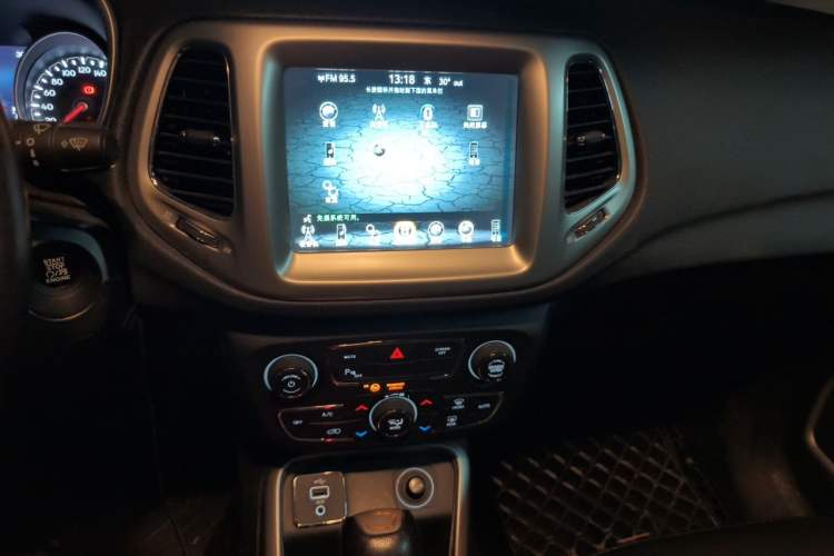 Used Jeep Compass 2017 200T Automatic Family Edition Audio And AC Panel