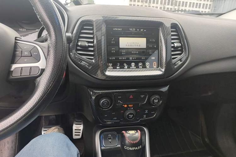 Used Jeep Compass 2017 200T Automatic Family Edition Audio And AC Panel