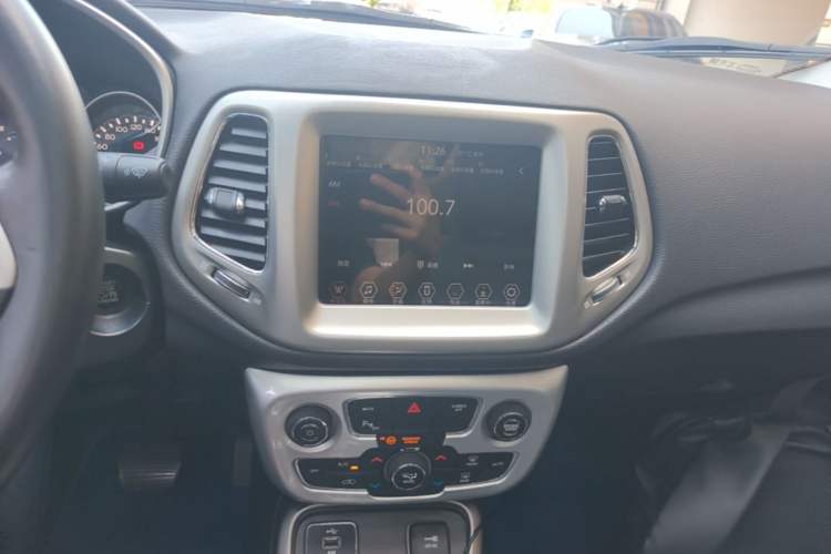 Used Jeep Compass 2017 200T Automatic Family Edition Audio And AC Panel