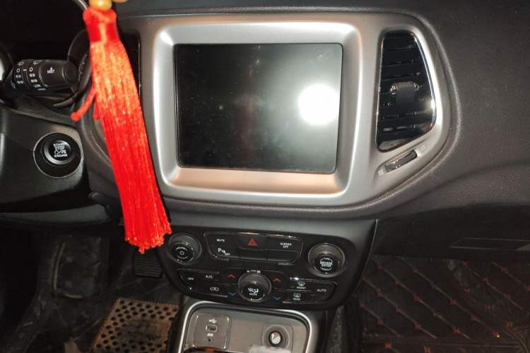 Used Jeep Compass 2017 200T Automatic Family Edition Audio And AC Panel
