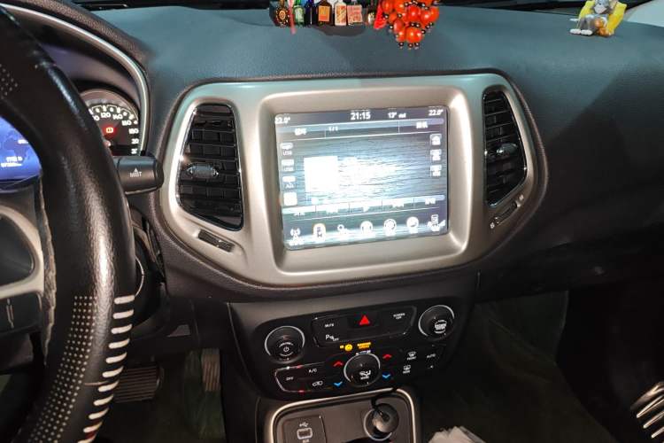Used Jeep Compass 2017 200T Automatic Family Edition Audio And AC Panel