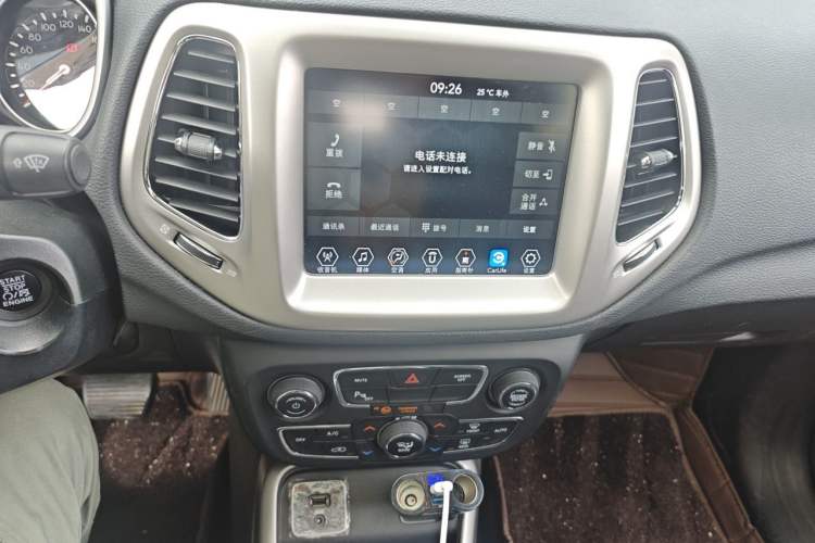 Used Jeep Compass 2017 200T Automatic Family Edition Audio And AC Panel