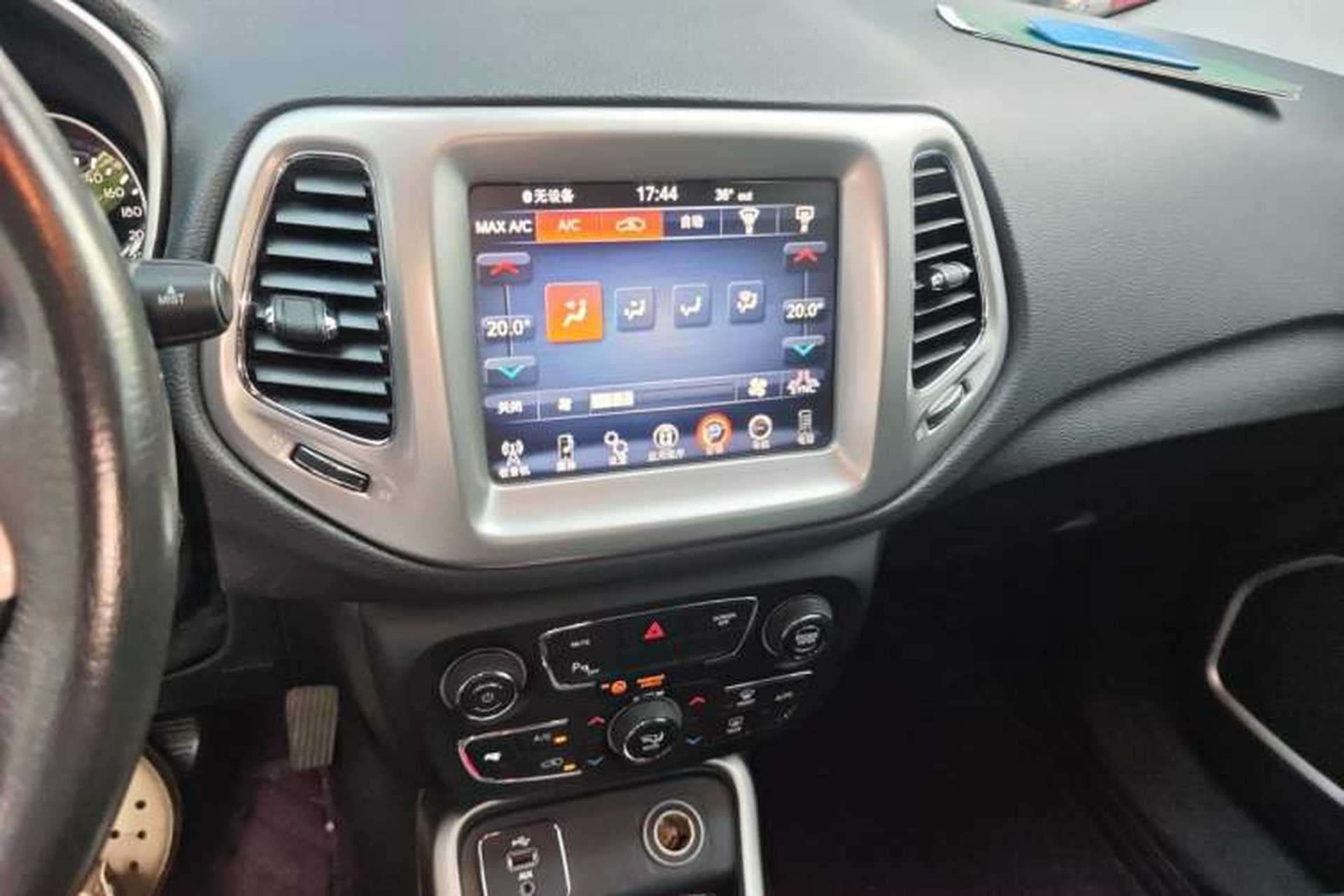 Used Jeep Compass 2017 200T Automatic Family Edition Audio And AC Panel