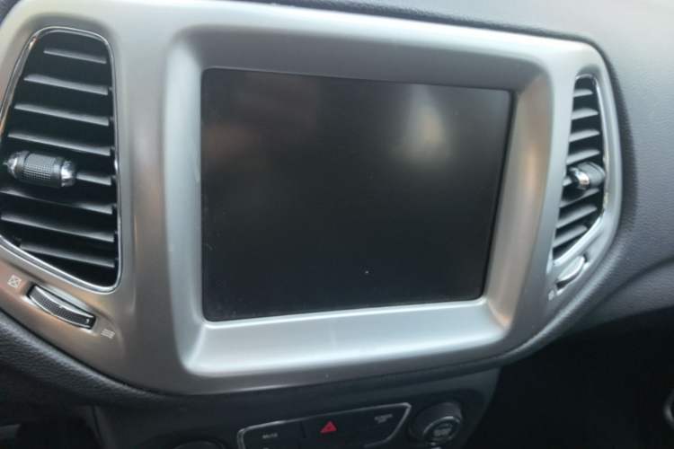 Used Jeep Compass 2017 200T Automatic Family Edition Audio And AC Panel