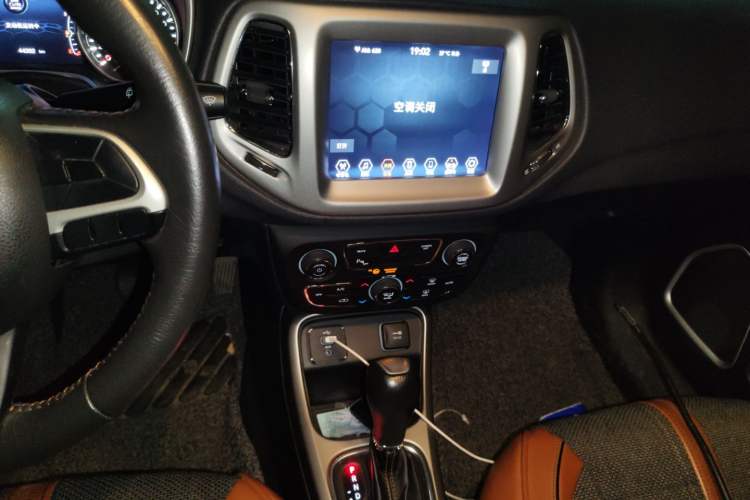 Used Jeep Compass 2017 200T Automatic Family Edition Audio And AC Panel