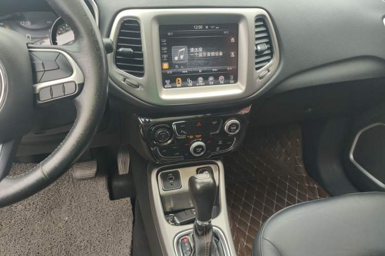 Used Jeep Compass 2017 200T Automatic Family Edition Audio And AC Panel