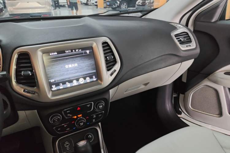 Used Jeep Compass 2017 200T Automatic Family Edition Audio And AC Panel