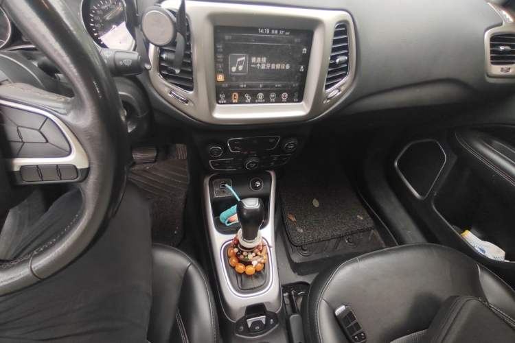 Used Jeep Compass 2017 200T Automatic Family Edition Audio And AC Panel