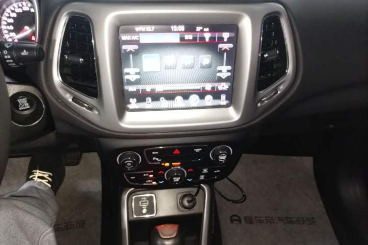Used Jeep Compass 2017 200T Automatic Family Edition Audio And AC Panel