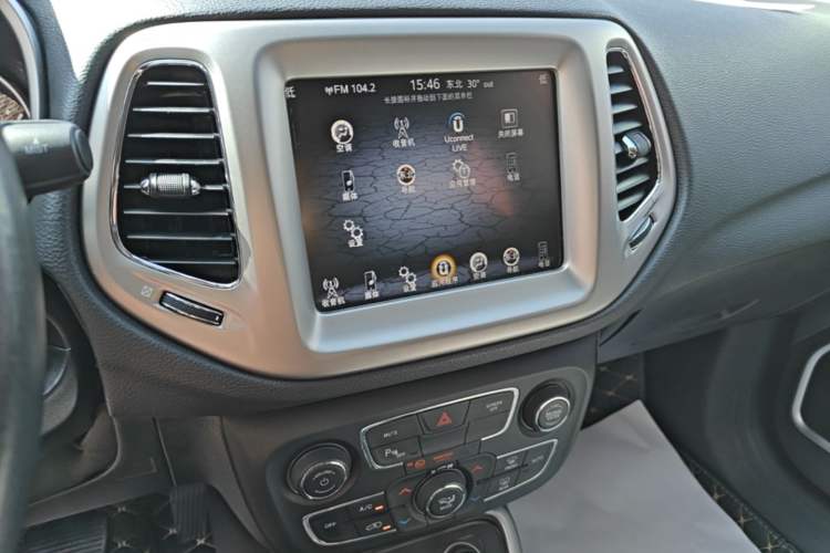 Used Jeep Compass 2017 200T Automatic Family Edition Audio And AC Panel