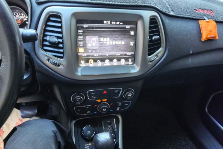 Used Jeep Compass 2017 200T Automatic Family Enjoyment Four-Wheel Drive Edition Audio And AC Panel