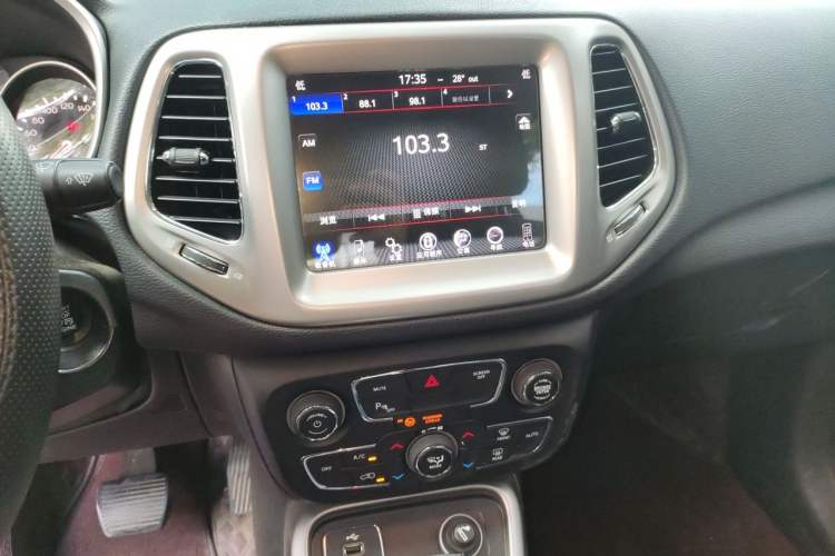 Used Jeep Compass 2017 200T Automatic Family Edition Audio And AC Panel
