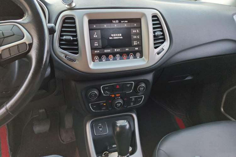 Used Jeep Compass 2017 200T Automatic Family Edition Audio And AC Panel