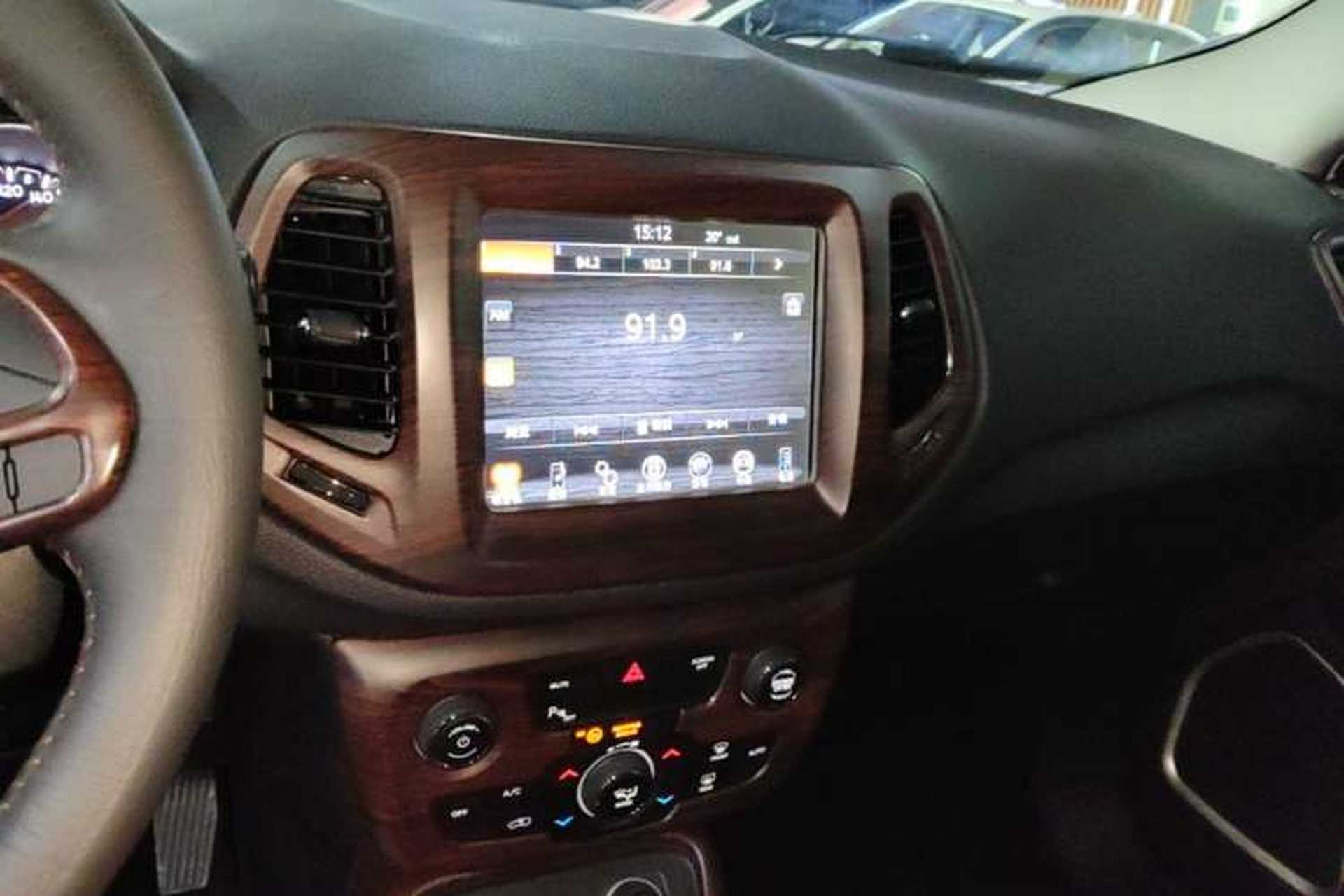 Used Jeep Compass 2017 200T Automatic Family Edition Audio And AC Panel