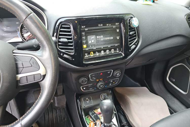 Used Jeep Compass 2017 200T Automatic Prestige Edition Audio And AC Panel