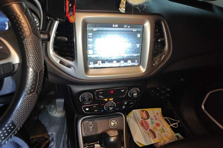 Used Jeep Compass 2017 200T Automatic Family Edition Audio And AC Panel