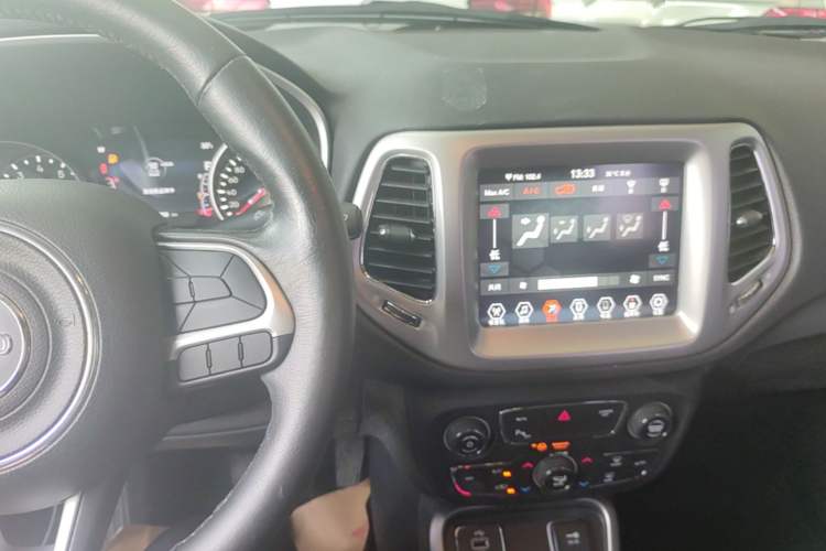 Used Jeep Compass 2017 200T Automatic Family Edition Audio And AC Panel